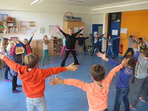 tl_files/schule-zeitlarn/daten/Aktuelles/Yogauebungenklein.jpg