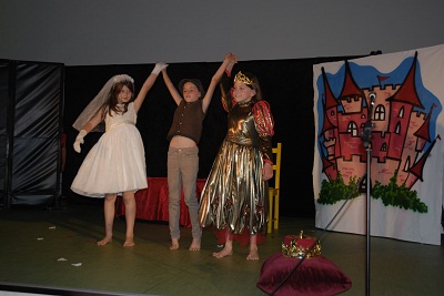 tl_files/schule-zeitlarn/daten/Schulleben/_DSC9843schulfesttheater.jpg
