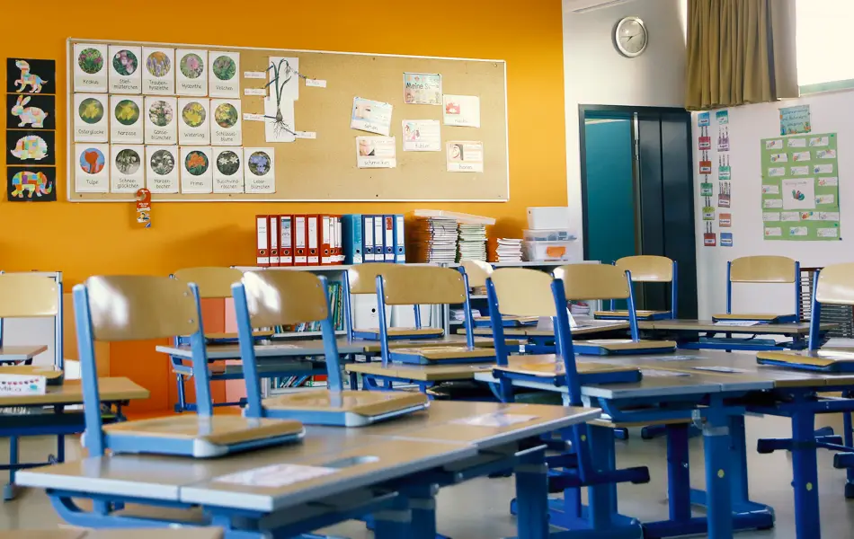 Klassenzimmer der Grundschule Zeitlarn.