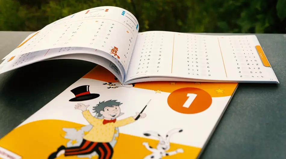 Lernmaterial Mathematik für die erste Klasse. Ein Heft mit Rechenaufgaben.