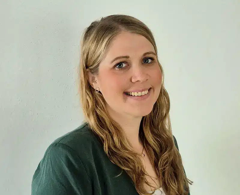 Portrait der JaS-Kraft der Grundschule Zeitlarn Frau Sofia Stubenrauch.