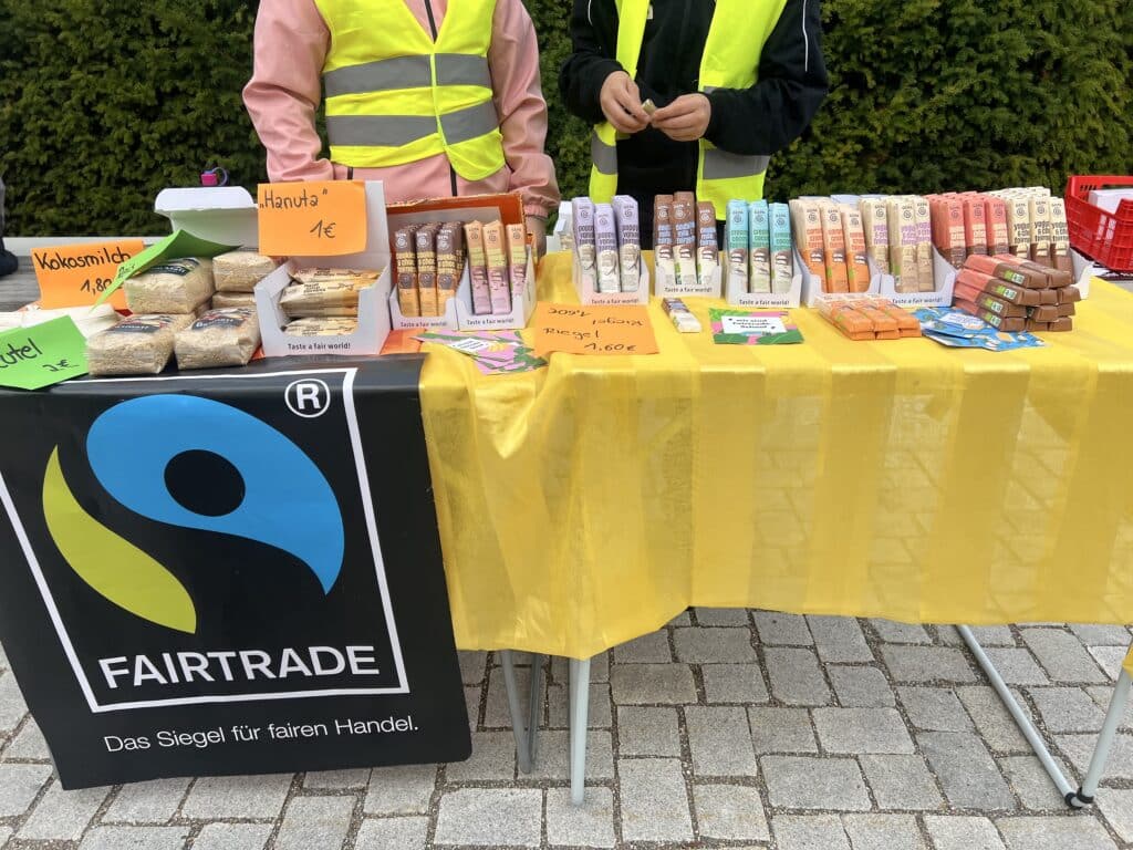 Die Streitschlichter der 4. Klassen verkauften verschiedene Fair-Trade-Produkte.
