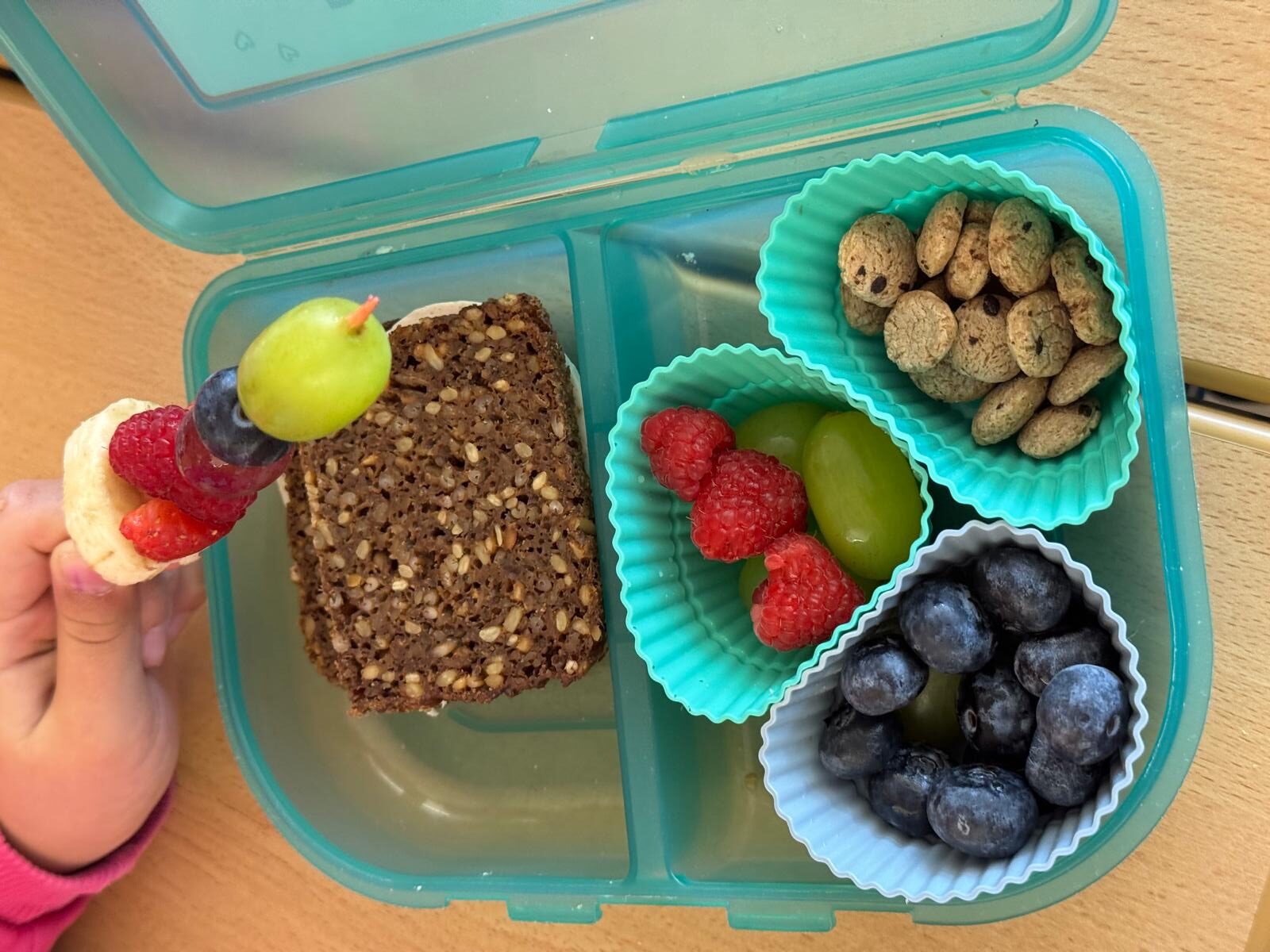 Ein leckerer und gesunder Obstspieß.